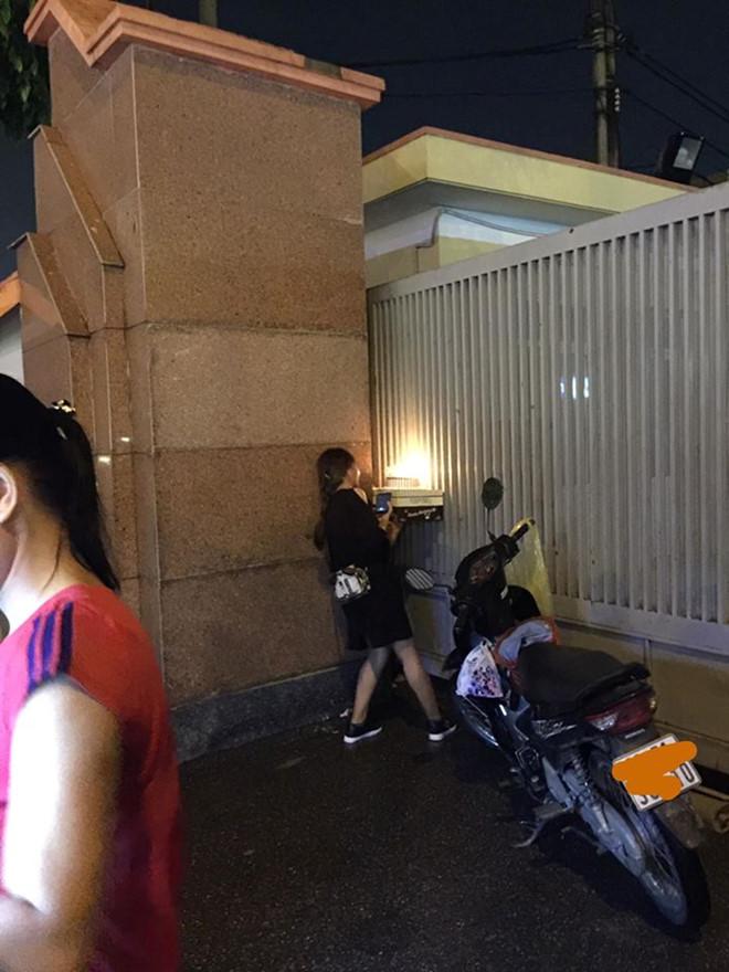 Cô gái tổ chức sinh nhật cho bạn trai qua cánh cổng sắt-2