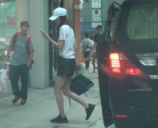 Sau lần suýt bị 'đá', Lâm Phong ra sức yêu chiều bạn gái chân dài-1