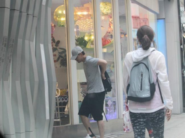 Sau lần suýt bị 'đá', Lâm Phong ra sức yêu chiều bạn gái chân dài-3