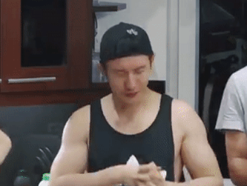 Huỳnh Hiểu Minh bật khóc: 'Lúc Angela Baby sinh con, tôi muốn được thay cô ấy'