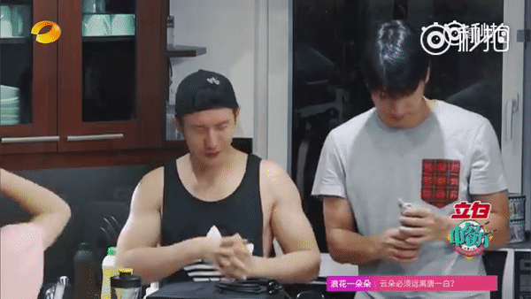 Huỳnh Hiểu Minh bật khóc: 'Lúc Angela Baby sinh con, tôi muốn được thay cô ấy'-1