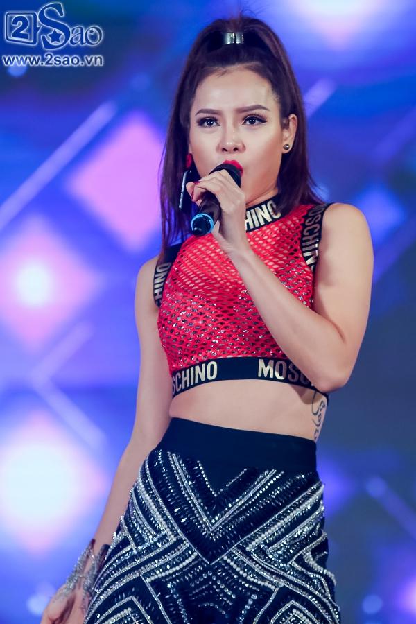 Clip: Mỹ Tâm dặn dò Đức Phúc giữ gìn gương mặt sau khi phẫu thuật thành công-13