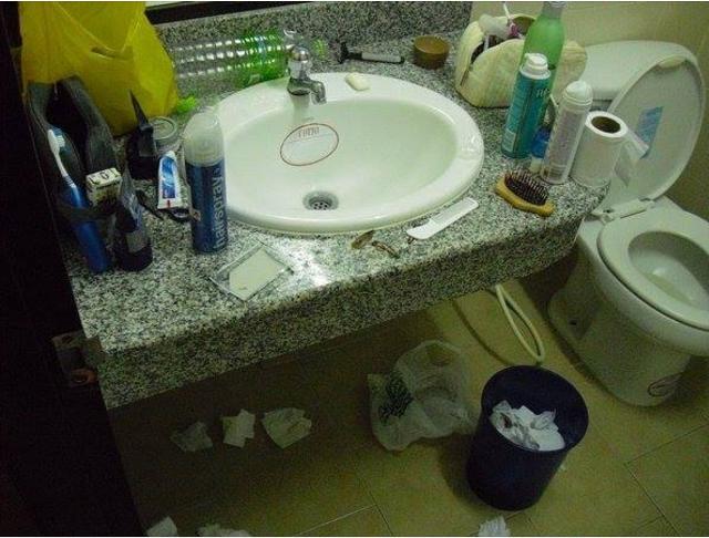 Nỗi khổ của nhân viên dọn phòng và tâm sự 'Người Việt vô cùng bê bối'-1