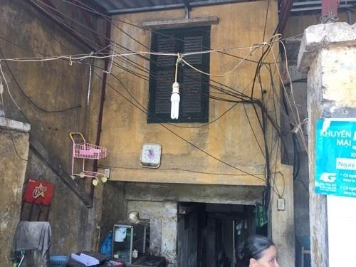 Hành tung bí ẩn của người phụ nữ bỏ lại bé trai 14 tháng tuổi bị bạo hành tại bệnh viện-1