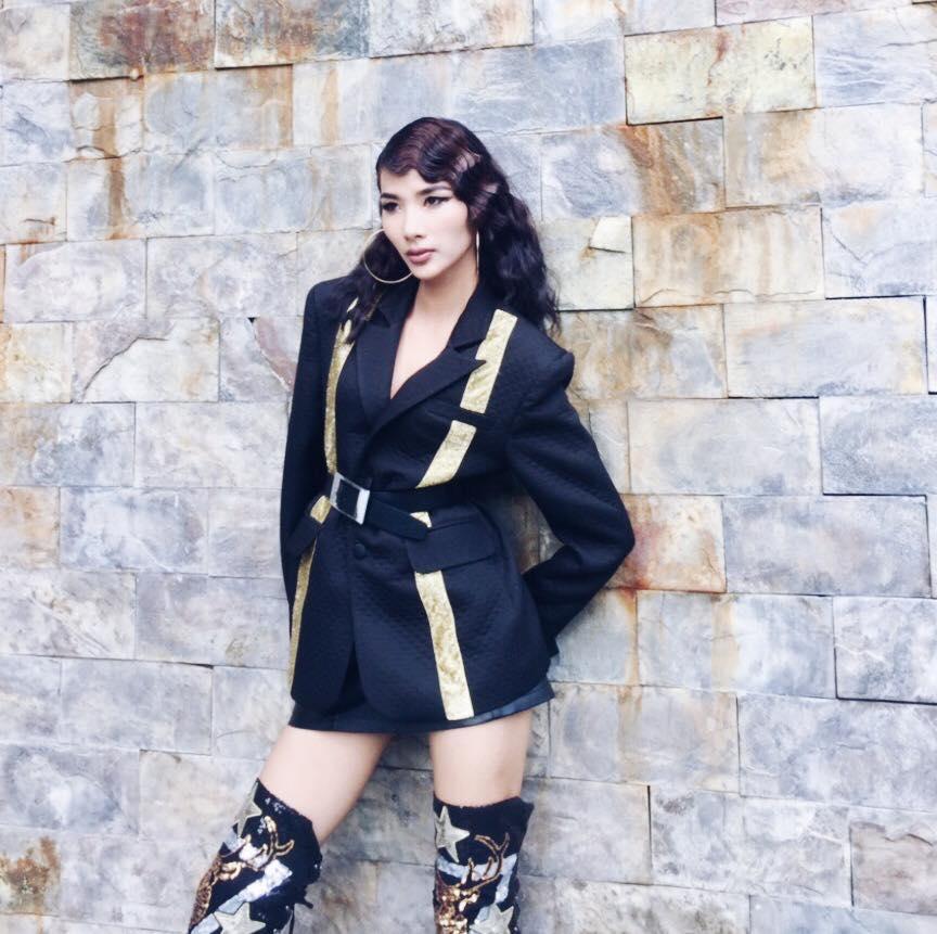 Lời khen mặc đẹp chưa kịp nguội, Hoàng Thùy lại diện đồ 'lạc quẻ' trong The Face tập mới nhất-3