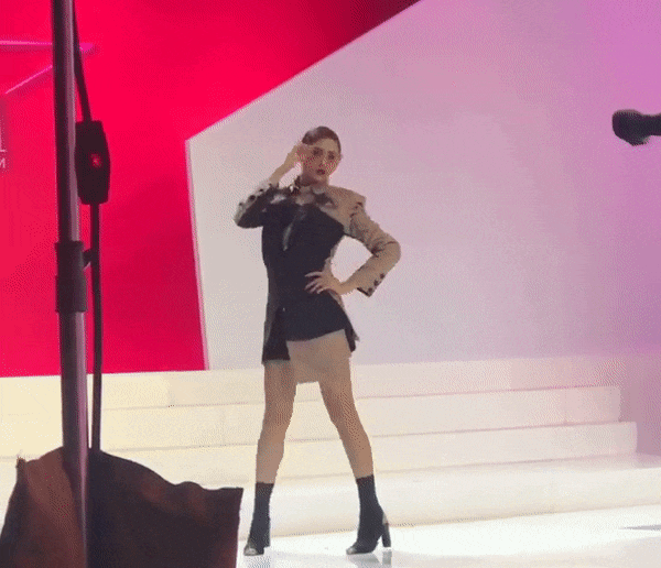 Võ Hoàng Yến thị phạm tạo dáng trong tích tắc khiến thí sinh Next Top bội phục-3