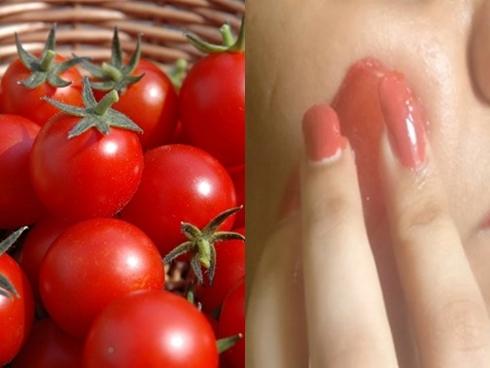 Cho cà chua đông đá rồi chà lên khắp mặt trong vài phút, 10 người dùng 9 người mê