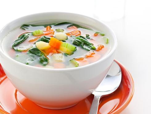 4 lí do không nên ăn cơm chan canh