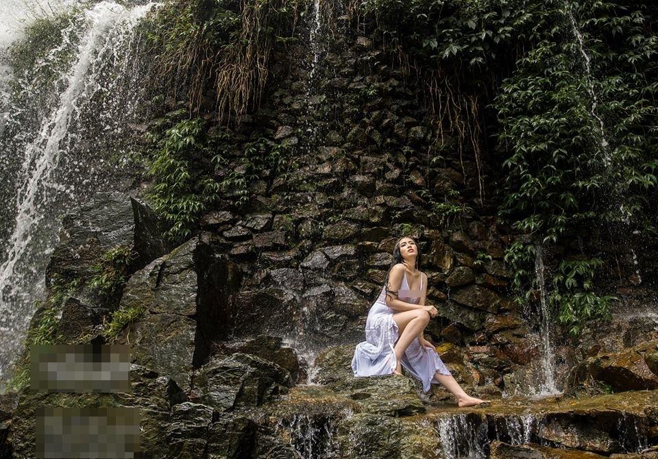 Trọn bộ ảnh nội y phản cảm của Linh Miu bị dân mạng 'ném đá vỡ đầu'-3