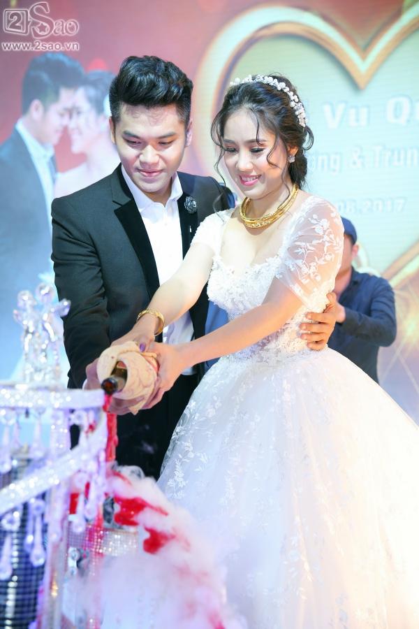 Ngân Khánh từ Singapore về nước sớm dự đám cưới Lê Phương-9