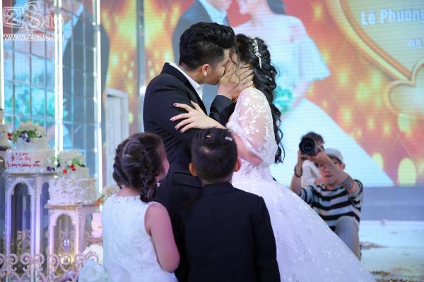 Ngân Khánh từ Singapore về nước sớm dự đám cưới Lê Phương-11