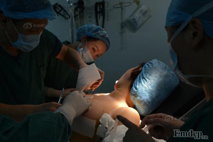 Cô gái nâng ngực bị tử vong: GS Trần Thiết Sơn khuyến cáo phụ nữ mang thai không được làm bất kỳ phẫu thuật nào-2