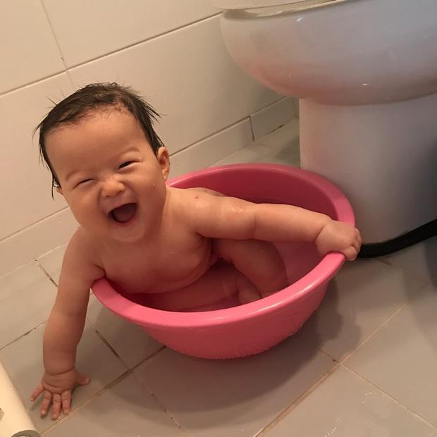 Quên hết mệt mỏi khi ngắm loạt ảnh của cậu nhóc cứ cười là 'hết thấy ông mặt trời'-10