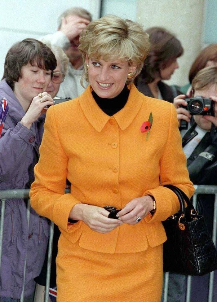 2 chiếc túi kinh điển của Công nương Diana vẫn là xu hướng siêu hot ngày nay-1