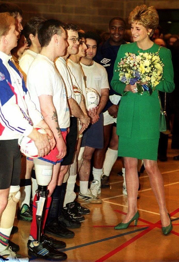 2 chiếc túi kinh điển của Công nương Diana vẫn là xu hướng siêu hot ngày nay-6