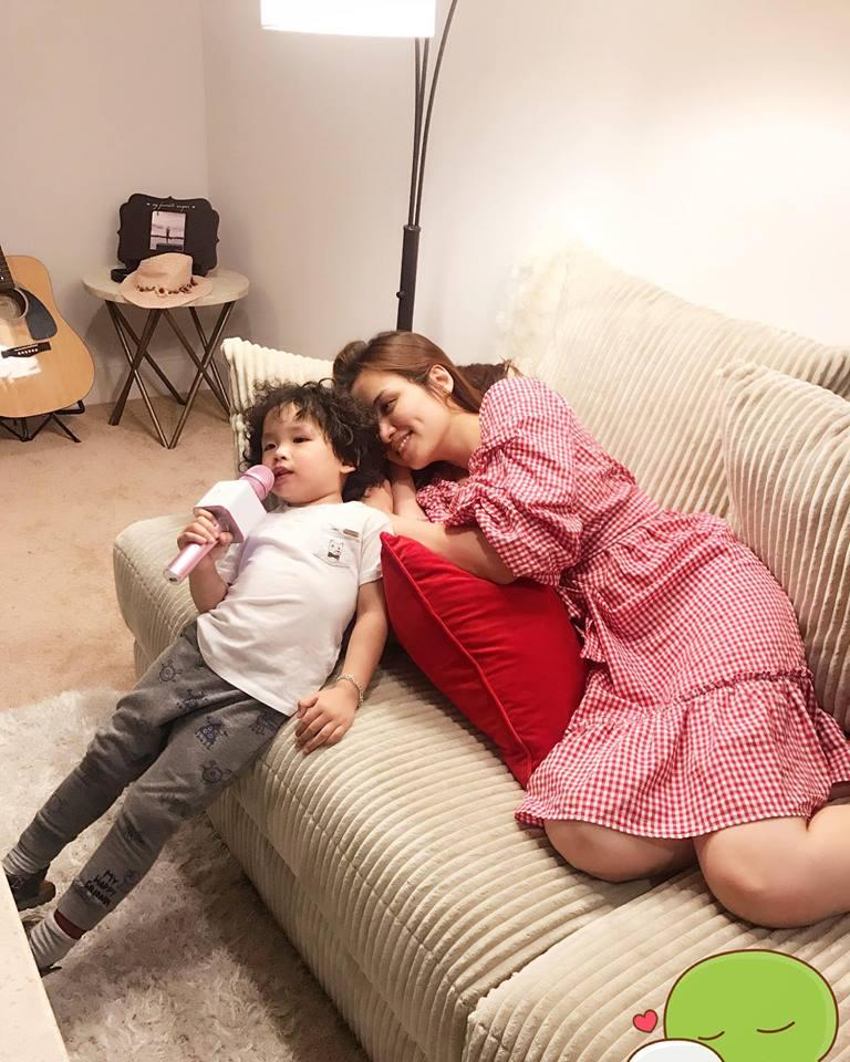 Tin sao Việt 8/8: Phan Hiển và Khánh Thi khóa môi trên thuyền-8