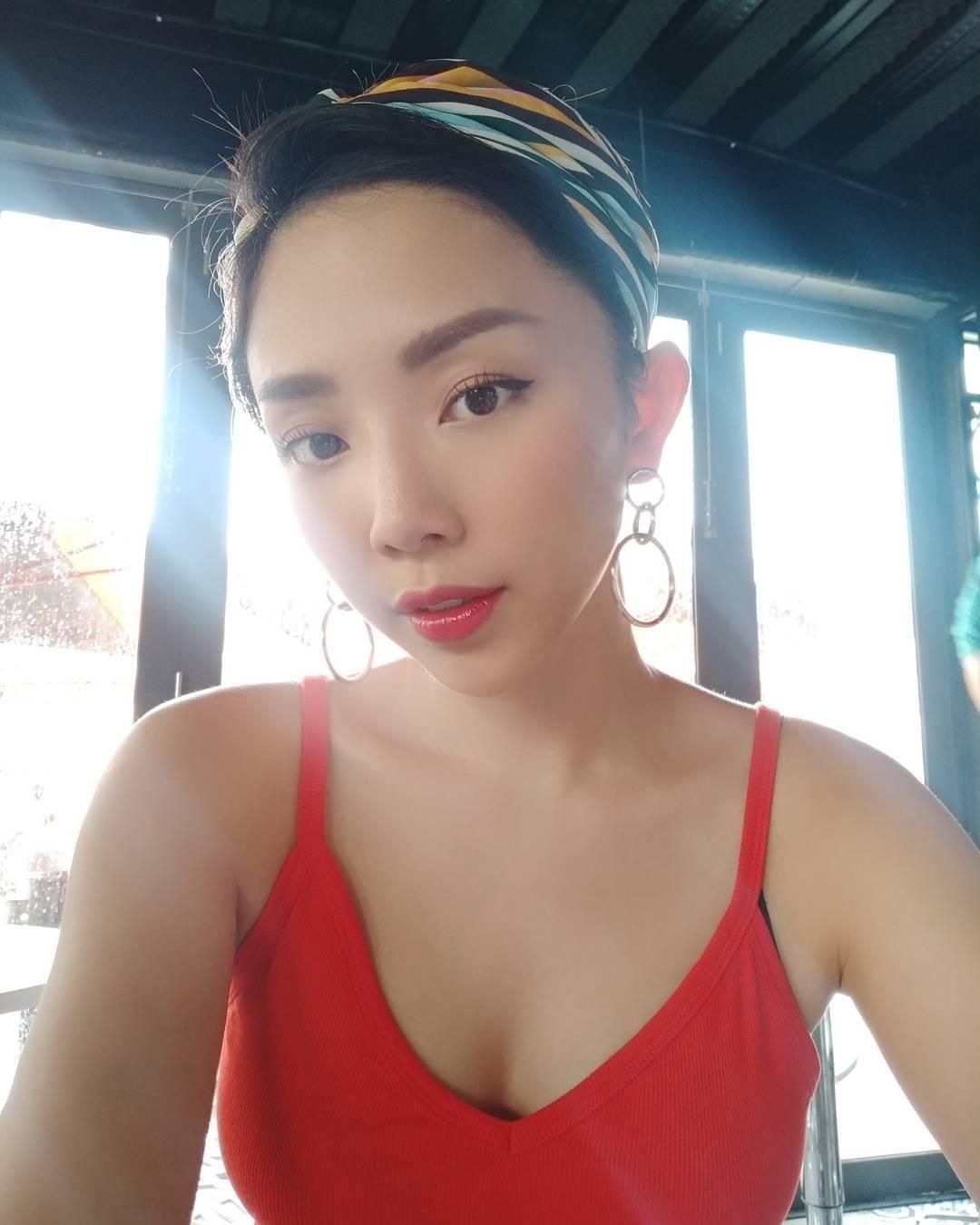 Tin sao Việt 8/8: Phan Hiển và Khánh Thi khóa môi trên thuyền-4