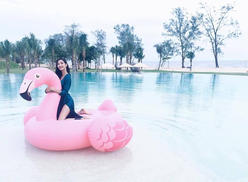 Không hẹn mà gặp, Hoàng Thùy - Minh Tú khoe ảnh mặc bikini 'đốt mắt' ở Phú Quốc-5