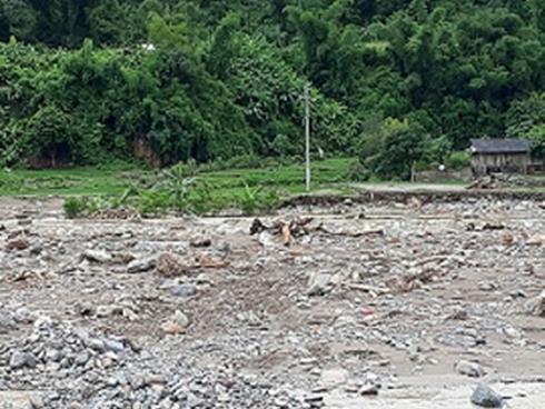 Sơn La: Lũ quét sạch đến quần áo trên người cũng không còn