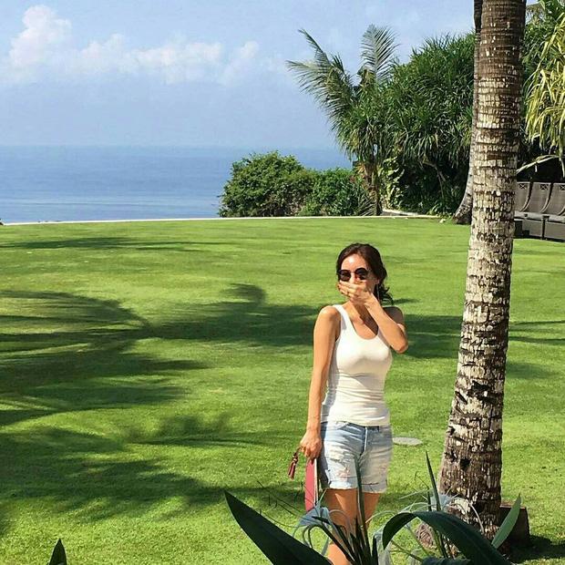 Đẳng cấp nhan sắc 'mẹ Kim Tan': Gương mặt bà mẹ U50, vóc dáng nuột nà như gái đôi mươi-7