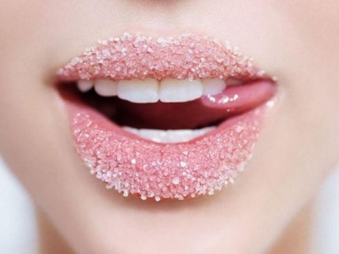 Bôi nước ép lựu lên môi và để qua đêm, môi sẽ tự nhiên hồng hào căng mọng-5