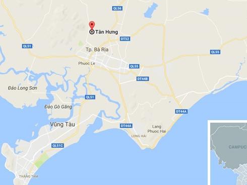 Xác minh nam thanh niên mặc quần áo công an bị dân tát giữa phố-1