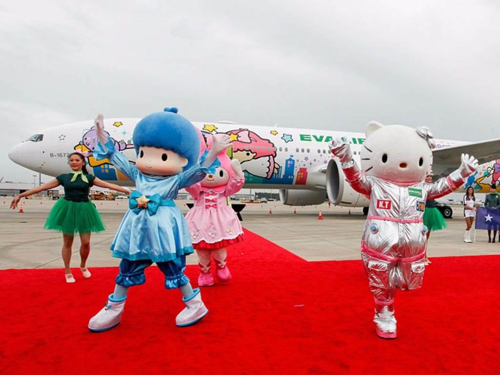 Khám phá máy bay Hello Kitty dễ thương nhất thế giới-1