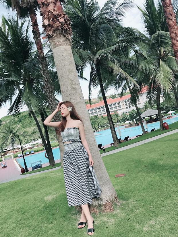 Bộ váy này đang được con gái Việt diện suốt trên Instagram, chứng tỏ gingham là hot trend 'phá đảo' hè 2017-5