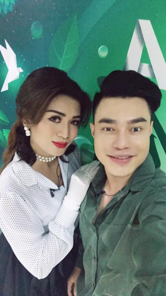 Hot girl - hot boy Việt 9/8: BB Trần lộ hậu trường make up 'siêu bá đạo'-2