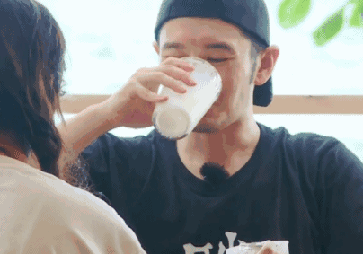 Chăm vợ đẻ - con thơ, 'soái ca 6 múi' Huỳnh Hiểu Minh tăng cân béo mập-5