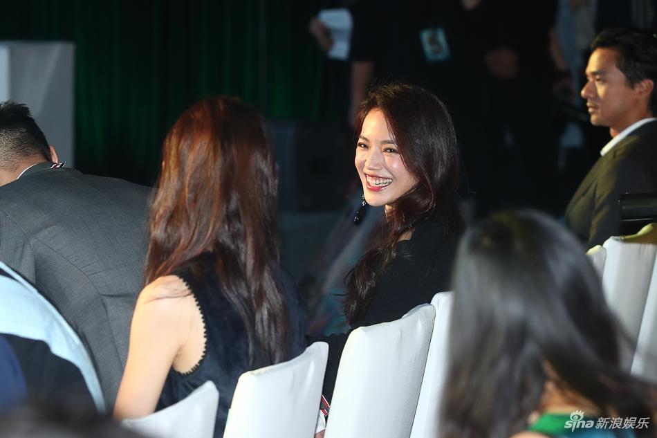 Thư Kỳ và ông xã Phùng Đức Luân thân mật phá tan tin đồn ly hôn-5