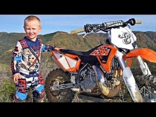 Gặp phượt thủ nhí 'biết lái xe trước khi biết chạy'-1