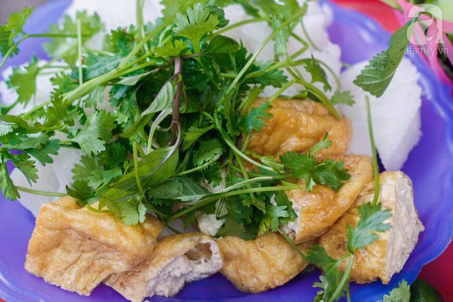 Ghé hàng bún đậu mắm tôm phải tận dụng cả hành lang, phòng ngủ làm nơi bán hàng ở phố Đại La-10