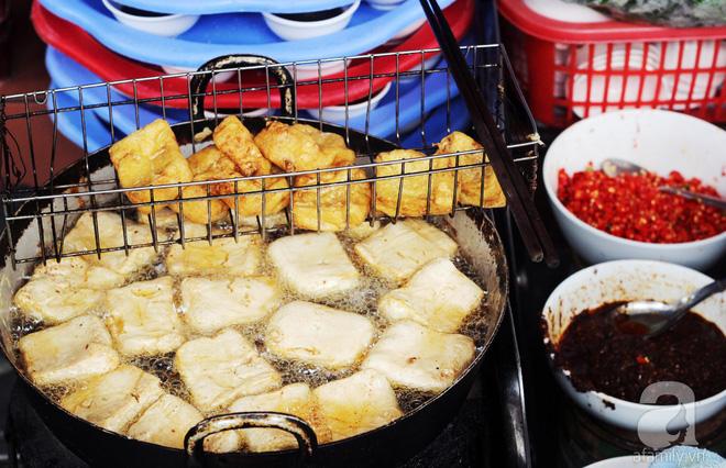 Ghé hàng bún đậu mắm tôm phải tận dụng cả hành lang, phòng ngủ làm nơi bán hàng ở phố Đại La-12