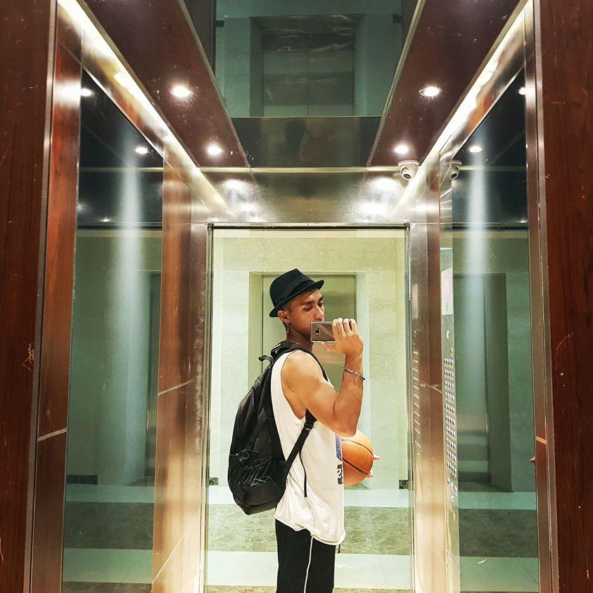 Cổ lổ sĩ và nhễ nhại mồ hôi trên truyền hình, không ngờ ngoài đời Hữu Vi chất đến thế-5