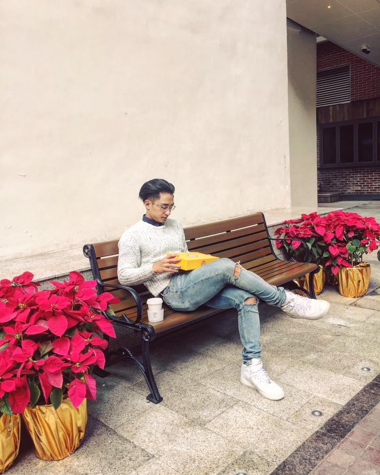 Cổ lổ sĩ và nhễ nhại mồ hôi trên truyền hình, không ngờ ngoài đời Hữu Vi chất đến thế-8