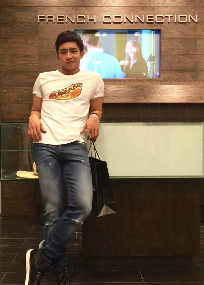 Cổ lổ sĩ và nhễ nhại mồ hôi trên truyền hình, không ngờ ngoài đời Hữu Vi chất đến thế-12