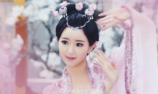 Khán giả Trung Quốc chỉ trích phim cổ trang: 'Bóp méo lịch sử, diễn viên khoe thân bù diễn xuất'-9