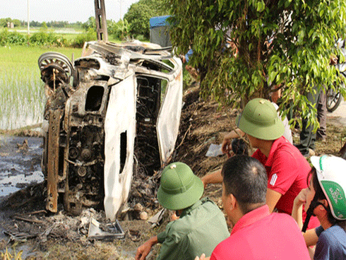 Tin nóng trong ngày 10/8: Video bà cụ mang bao tải ‘chôm’ đồ nhanh như chớp bị công an triệu tập-4