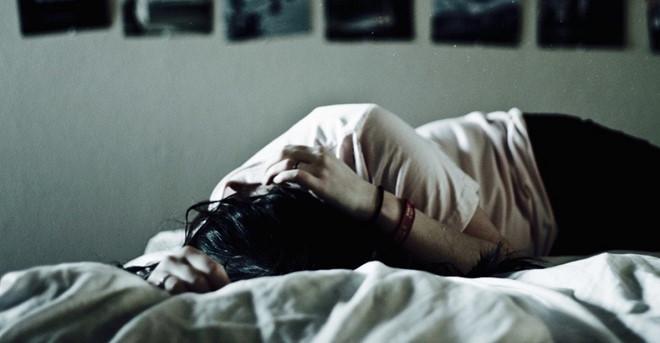 Nữ sinh tự rạch 16 vết vào cổ tay để ngược đãi bản thân-1