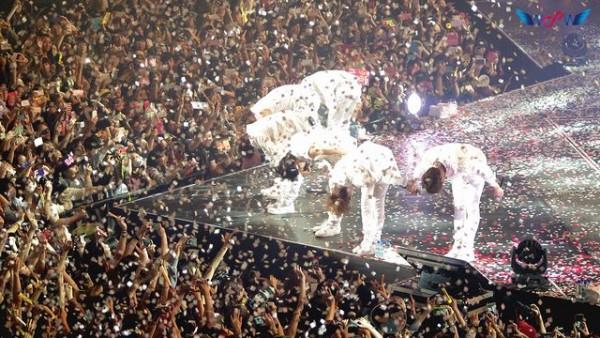 Học fan Kpop tiếp cận thần tượng bằng… lưới bắt cá-2