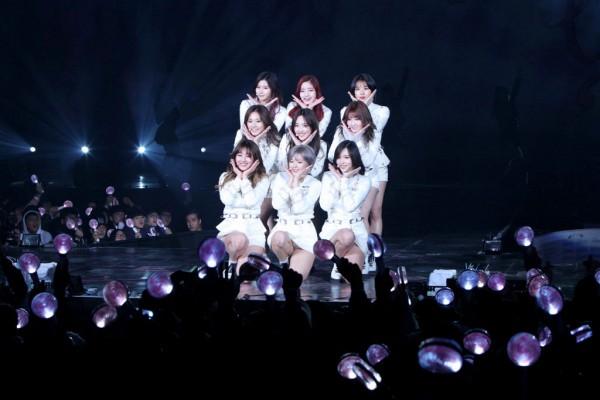 Học fan Kpop tiếp cận thần tượng bằng… lưới bắt cá-5