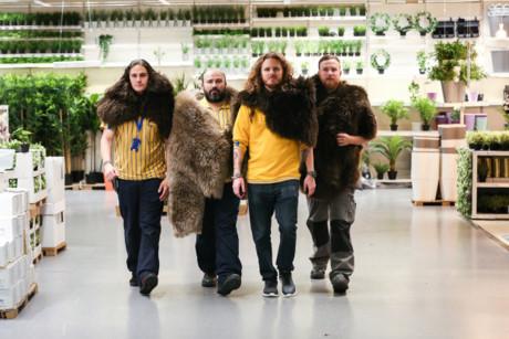 Phim 19+ tiêu tốn hàng triệu đô không ngờ lại dùng trang phục như 'ăn mày'-2