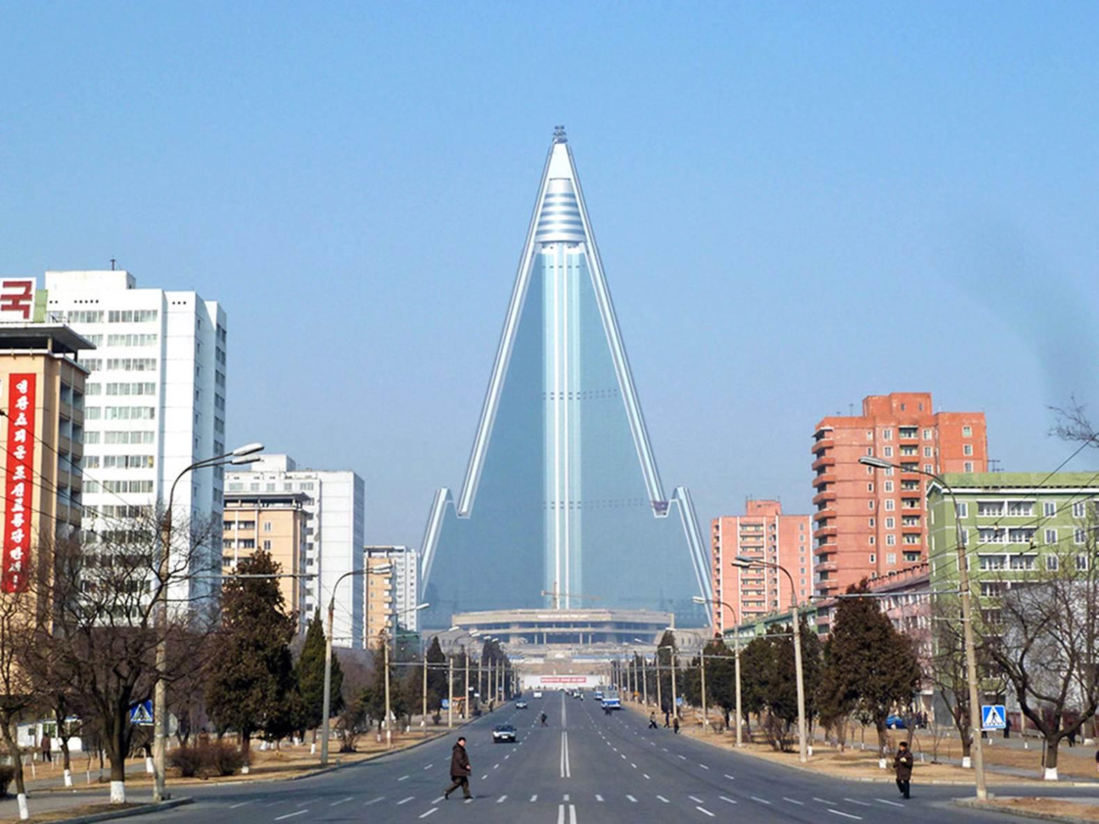 Khách sạn khổng lồ xây mãi không xong ở Triều Tiên-1