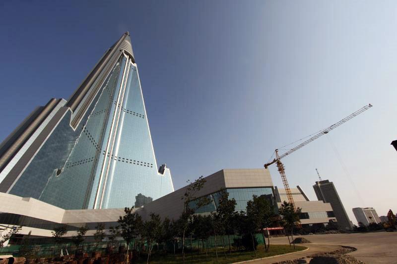 Khách sạn khổng lồ xây mãi không xong ở Triều Tiên-2