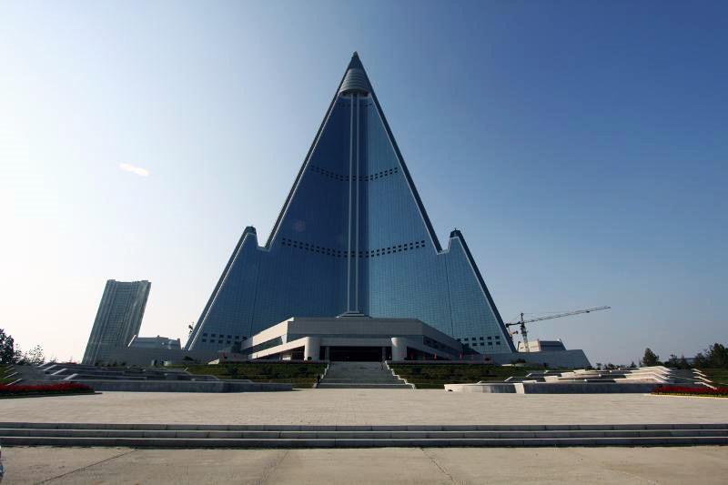Khách sạn khổng lồ xây mãi không xong ở Triều Tiên-11