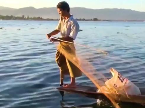 Nghệ thuật chèo thuyền một chân siêu phàm của người Intha