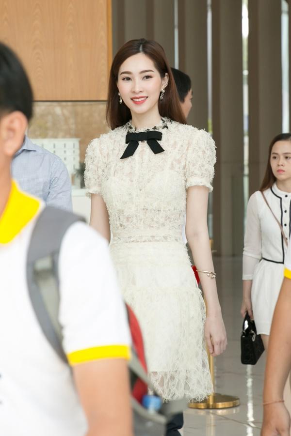 Hoa hậu Đặng Thu Thảo hấp dẫn vạn ánh nhìn dù ăn mặc giản dị-1