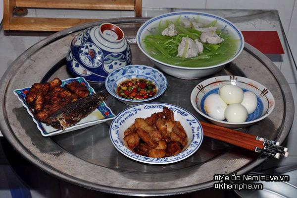 Mẹ Hà Nội định cư ở Sài Gòn khoe mâm cơm ai nhìn cũng phải chú ý bát nước chấm-2