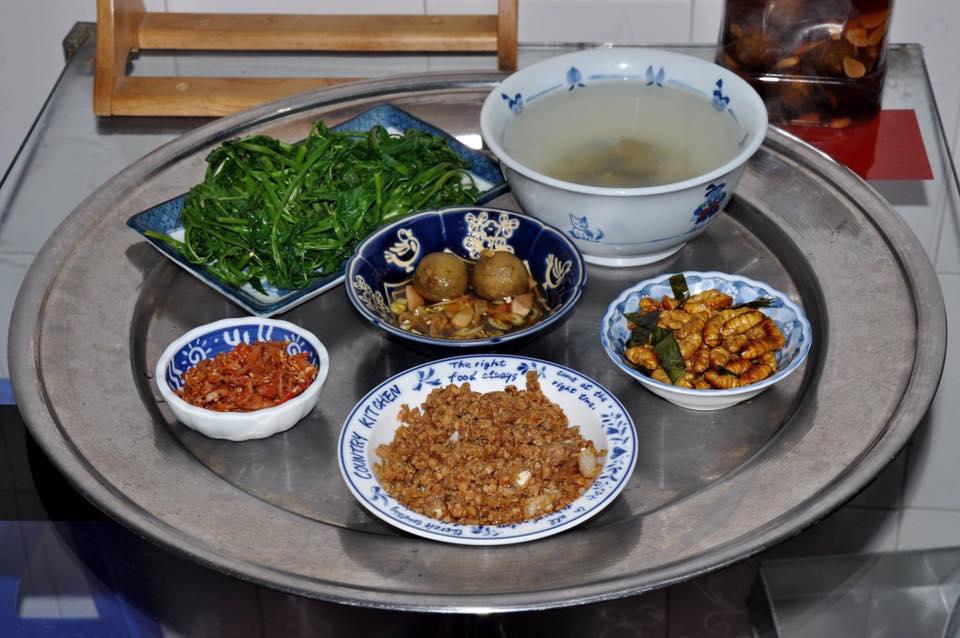 Mẹ Hà Nội định cư ở Sài Gòn khoe mâm cơm ai nhìn cũng phải chú ý bát nước chấm-7